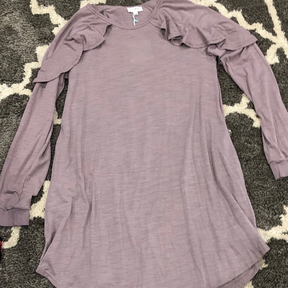 NWT Umgee Top with riffled shoulders